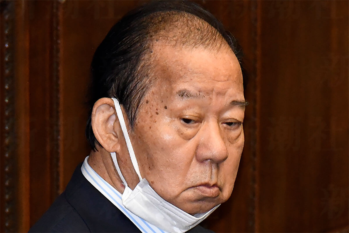 二階元幹事長の党本部5階の部屋への来客がひっきりなし 訪中 訪朝 維新との接近 工作で捲土重来を期す 抜粋 デイリー新潮