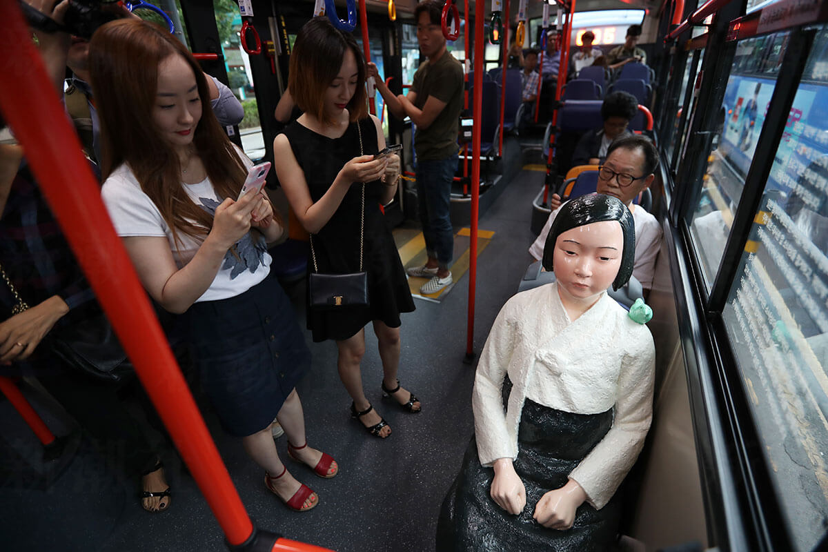 慰安婦少女像」撤去運動を行う韓国人たち 「少女像は偽りと憎悪の象徴」活動理由を語る（全文） | デイリー新潮