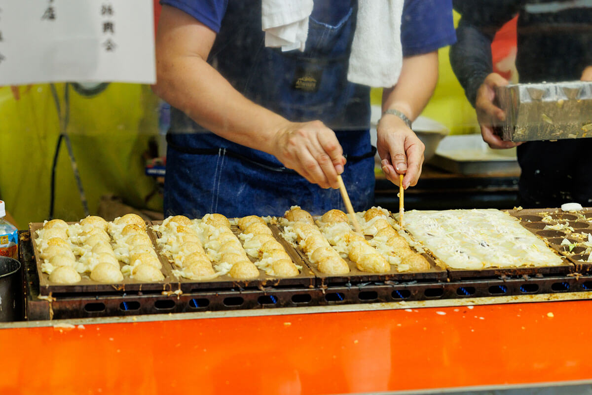 夏の風物詩「テキヤ」業界のいま たこ焼きは700円時代、空洞化が進む原因、キッチンカービジネスに参入するケースも 暴対法とは無縁の“スローライフ” |  デイリー新潮