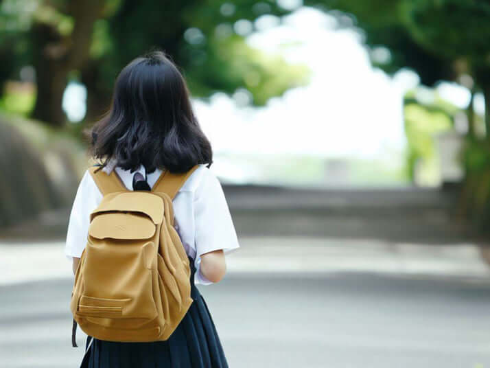 中学生女子イメージ