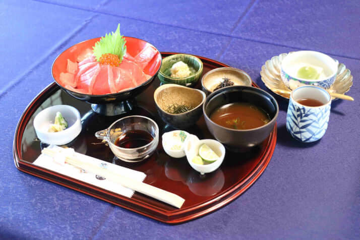 2日目両雄の昼食「鉄火丼」