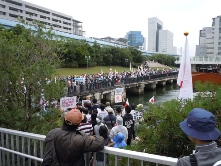 フジテレビ前で行われたデモ