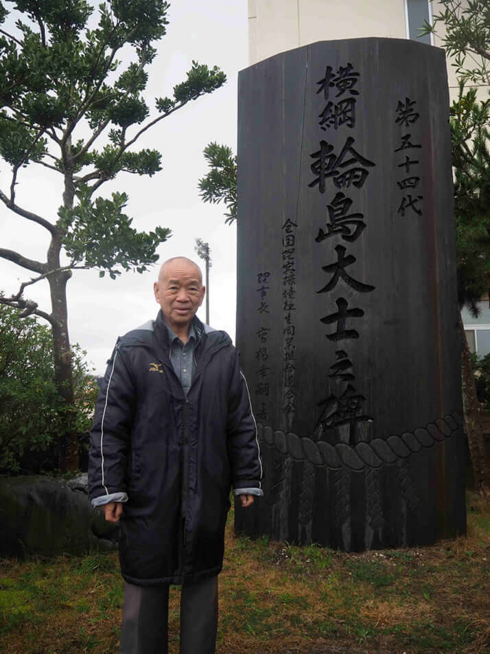 七尾市にある輪島の顕彰碑と中西広さん