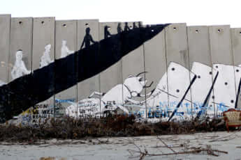 イスラエルが建設を続ける分離壁
