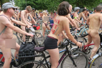 「World Naked Bike Ride in ロンドン」38