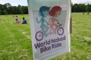 「World Naked Bike Ride in LONDON」