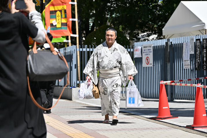 24年36号グラビア 炎鵬_18