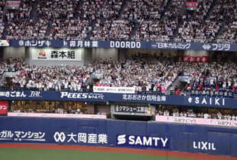 引退試合のライトスタンドの様子