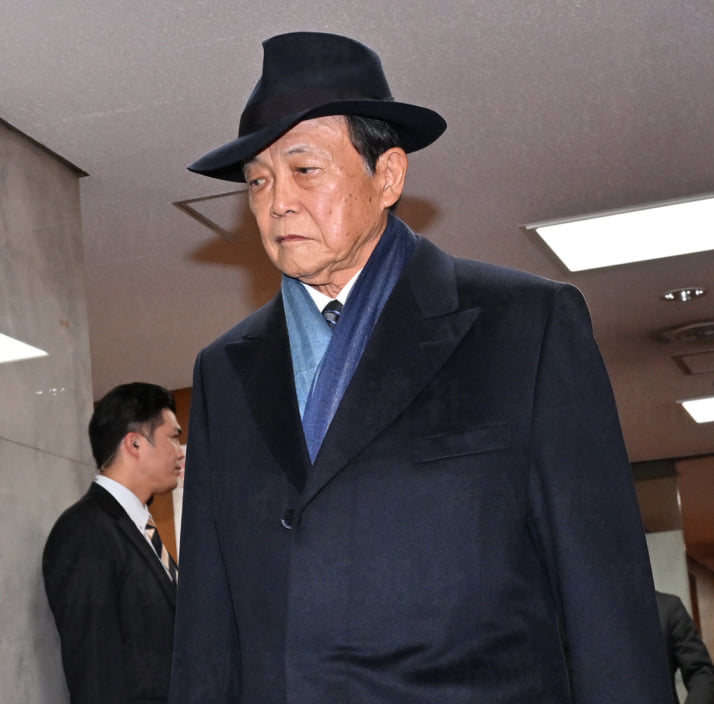 麻生太郎