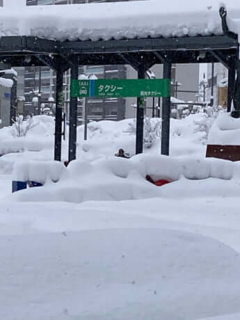 大雪に見舞われた青森県弘前市