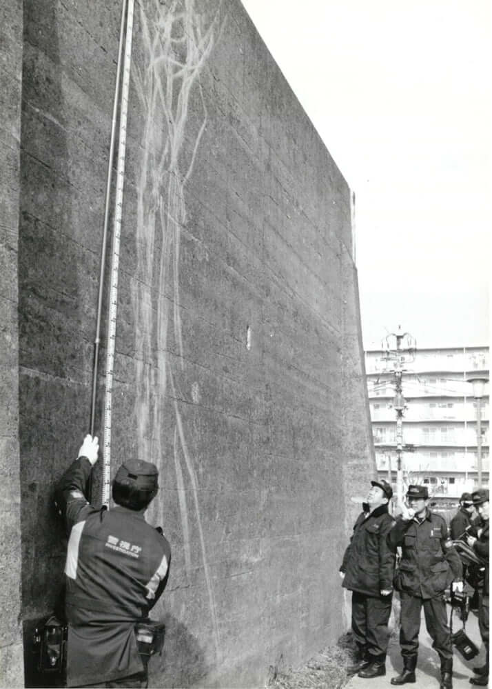 東京拘置所外塀