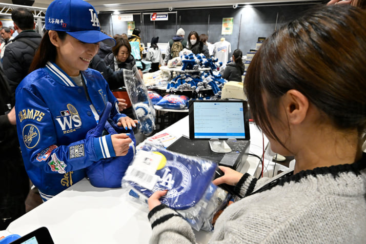 25年8号グラビア 大谷翔平_2