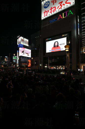 25年10号グラビア 新宿アルタ_5