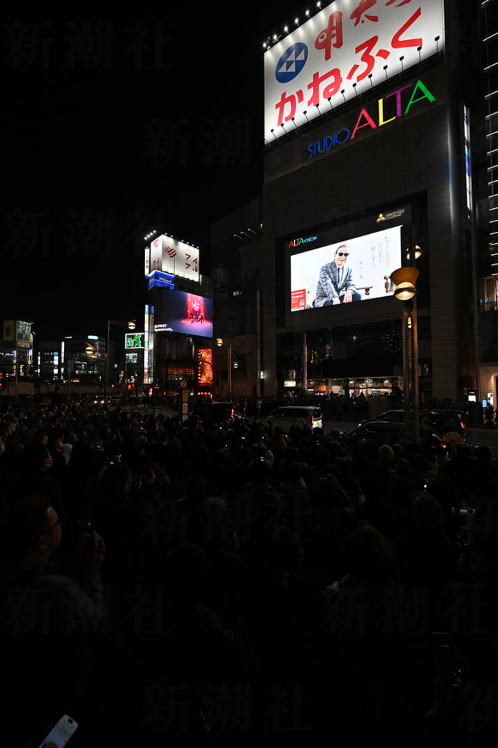 25年10号グラビア 新宿アルタ_6