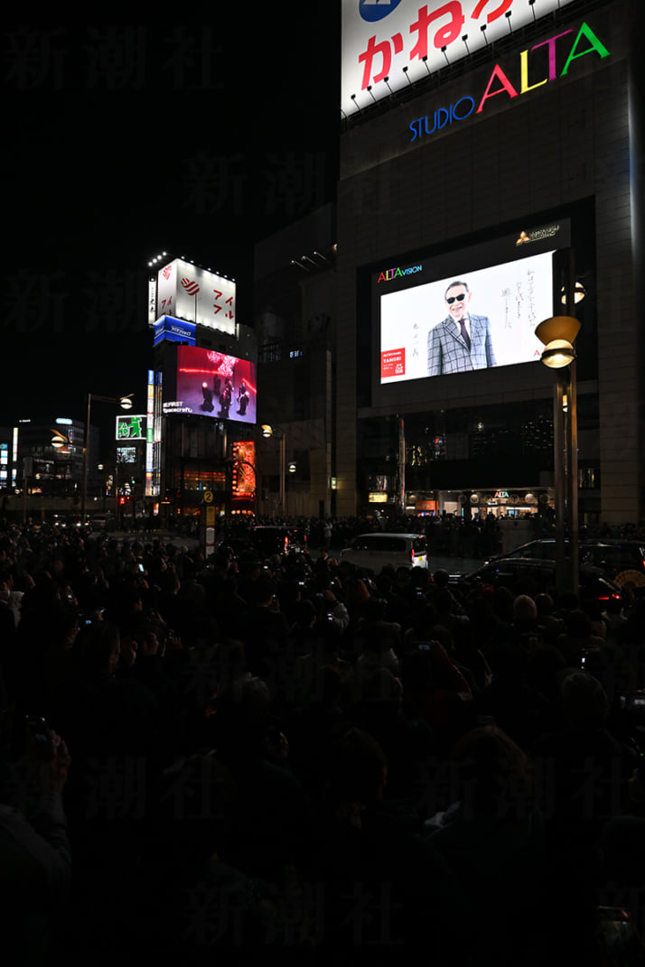 25年10号グラビア 新宿アルタ_7