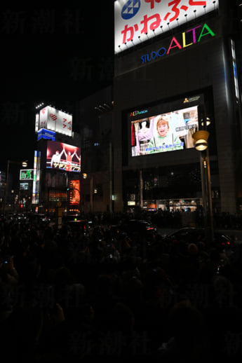 25年10号グラビア 新宿アルタ_9